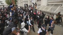 Tensión ante Downing Street entre policía y manifestantes por muerte de Floyd