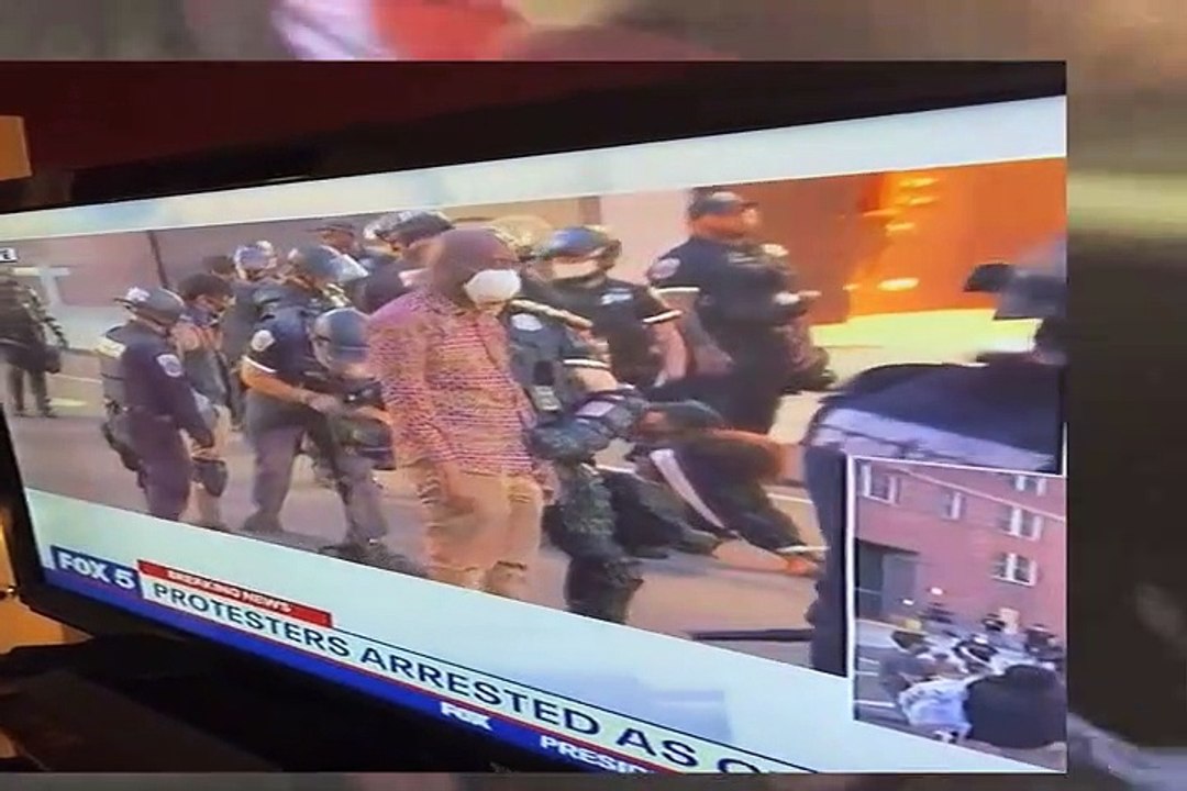 Mr. Bocar Moussa Ba Président de  "Nouvelle Vision Africaine"  arrêté puis libéré  par la police  lors d'une  manifestation  devant la Maison Blanche