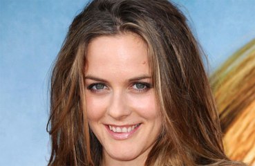 Alicia Silverstone takes baths with her son