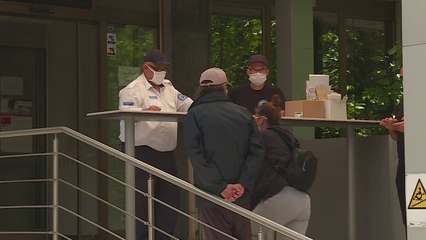 Radhë para bankave, s’respektohet distanca