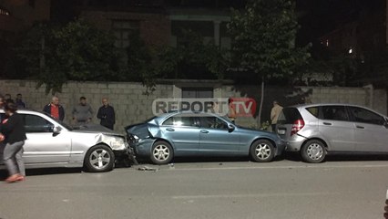 Report TV - Përplasen 4 makina në Elbasan, nuk ka të lënduar