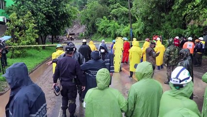 Sube a 27 la cifra de muertos por tormentas tropicales en El Salvador