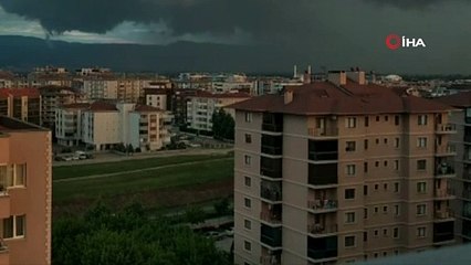 Bursa’da yıldırımın düşme anı kameraya yansıdı