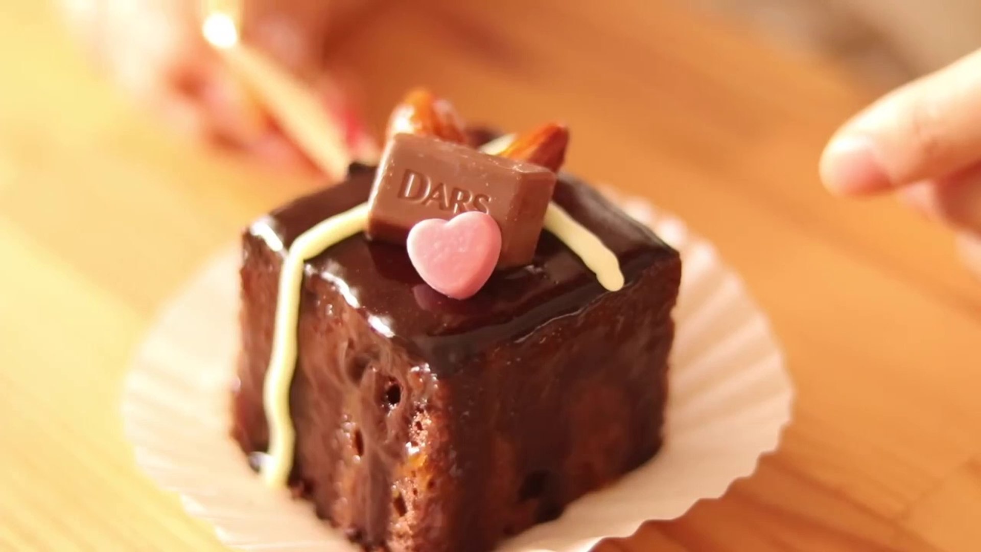 ザッハトルテ風ミニサイズのチョコレートケーキ グラサージュでデコレーション バレンタイン Hidamari Cooking Video Dailymotion