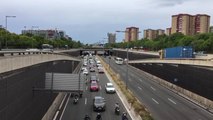 Marcha lenta de vehículos en Barcelona contra el cierre de Nissan