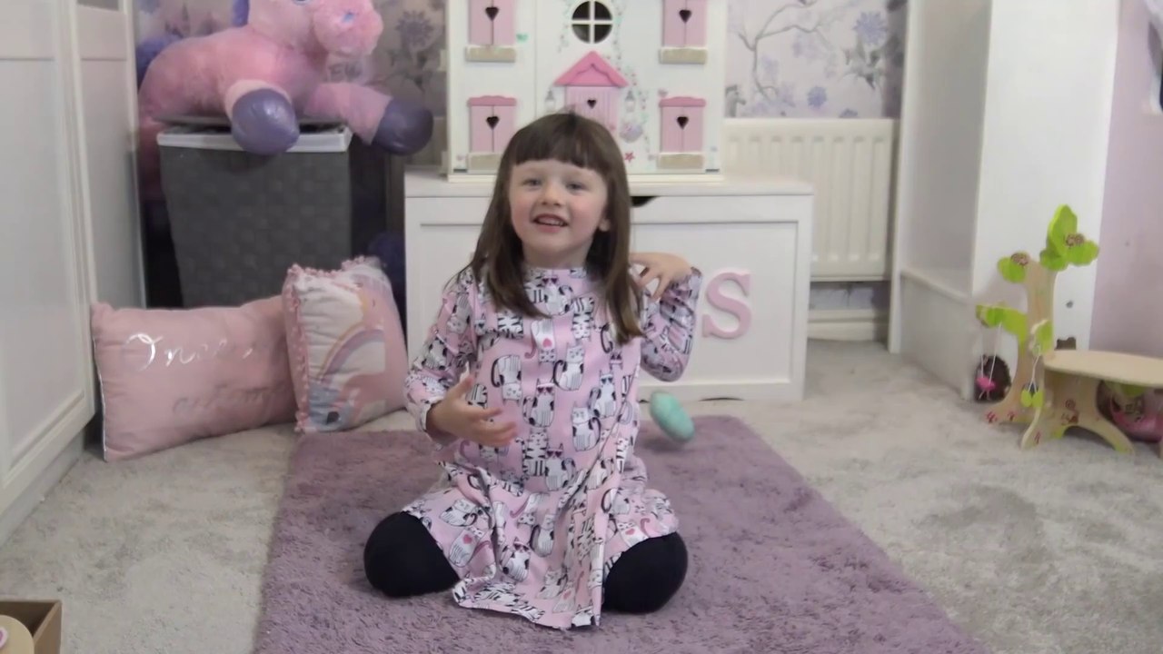 Isabella Brincando de Princesa Rapunzel