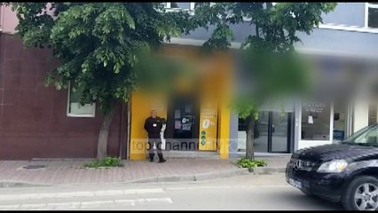 Grabitet një pikë kredidhënie në Korçë, autori kërcënoi me thikë punonjësit