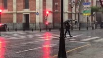 La lluvia vuelve a Bilbao tras días de temperaturas  veraniegas