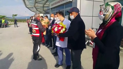 Motosiklet ve bisiklet tutkunlarından fedakar sağlık çalışanlarına çiçek