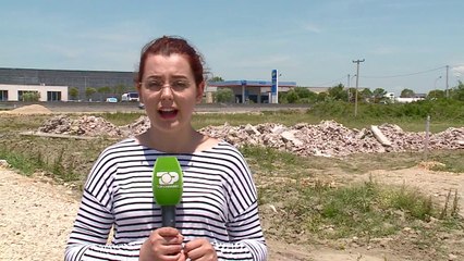 Inertet hidhen rrugëve/ Depozitohen në Xhafzotaj mbetjet e shembjeve në Shijak