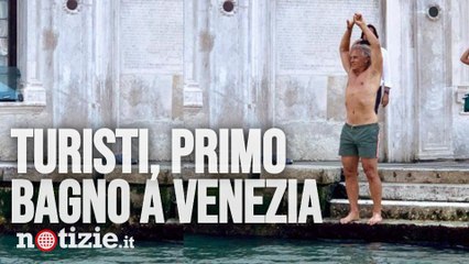 Venezia, turisti fanno il bagno nel Canal Grande: la reazione dei cittadini | Notizie.it