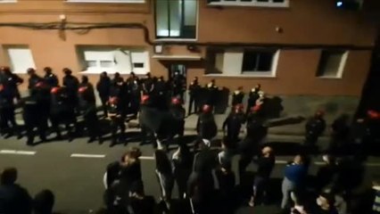 La presión vecinal obliga a la Ertzaintza a desalojar una vivienda ocupada