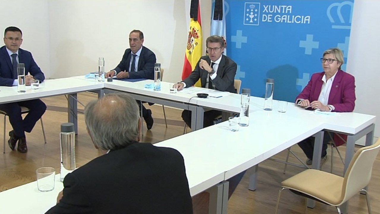 Feijóo durante la reunión con el comité de expertos económicos