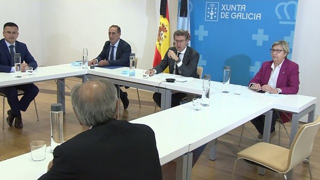 Feijóo durante la reunión con el comité de expertos económicos