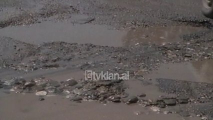 Rruga "Hoxha Tahsim" dhe problemet me tubacionet e ujesjellesit (19 Maj 2000)