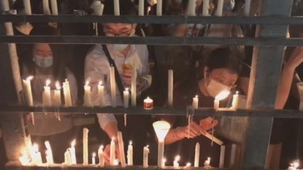 Miles de hongkoneses desafían a Pekín al recordar la masacre de Tiananmen