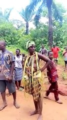 Bénin : une mère et son fils surpris en plein acte s3xuel (vidéo)