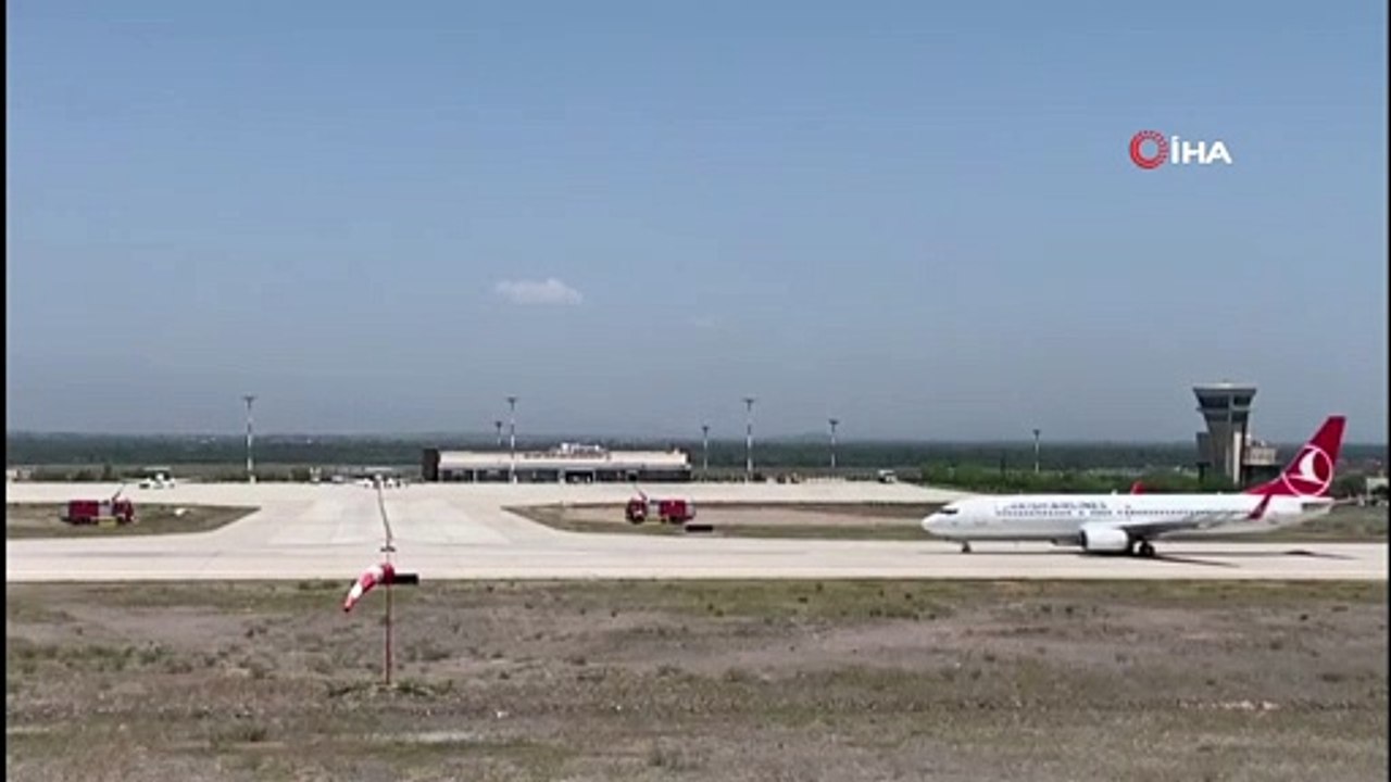 Normalleşme sürecinin ilk uçağı iniş yaptı