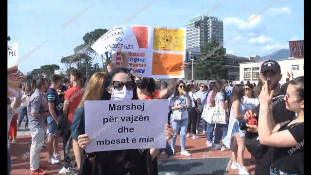 Report TV -'Për fëmijërinë e vjedhur', protesta kundër përdhunimit! E pranishme dhe Rudina Hajdari