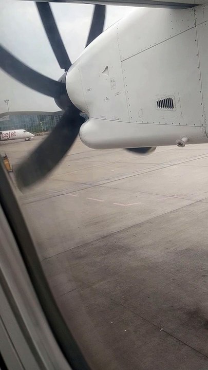 How a plane prepares to take off