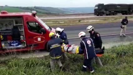 Médica fica ferida após carro capotar na rodovia BR-163