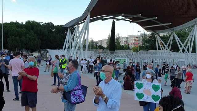 Cientos de vecinos de Aluche se concentran por la Sanidad Pública