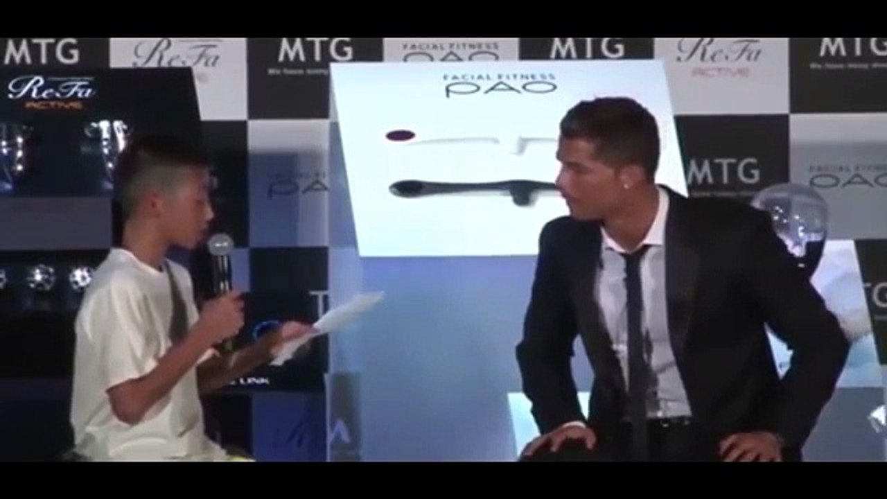 Cristiano Ronaldo Defiende a Niño Japonés que le Entrevistaba en portugués