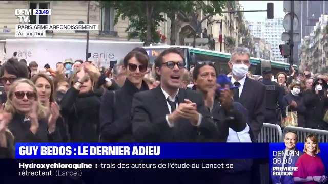 Des centaines d'admirateurs applaudissent Guy Bedos une dernière fois