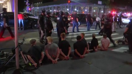 美 추모 물결 "8분 46초간 침묵"...뉴욕서 흉기 공격 / YTN