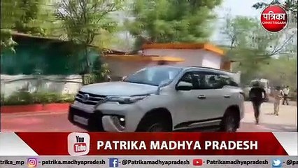 VIDEO STORY:गृहमंत्री नरोत्तम मिश्रा के बंगले पर पहुंचे सीएम शिवराज, बंद कमरे में की जा रही चर्चा