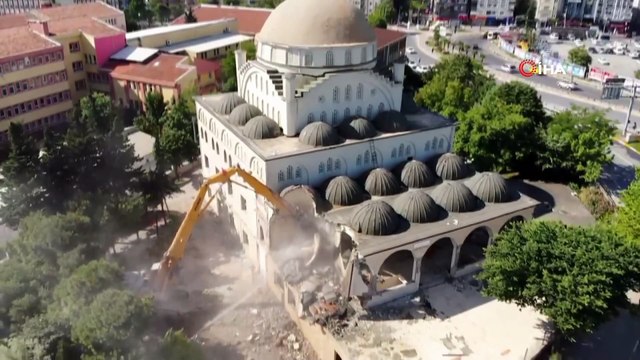 Avcılar Hacı Ahmet Tükenmez Camisi'nde yıkım başladı