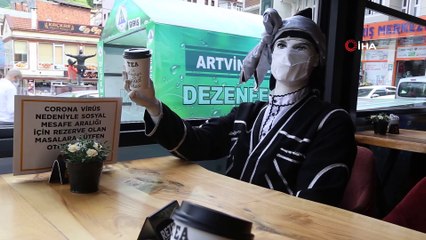 Karadenizli Kafe İşletmecisinden İlginç Sosyal Mesafe Önlemi