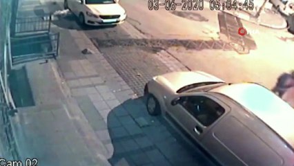 Sokak ortasında dövdükleri adamı böyle gasp ettiler