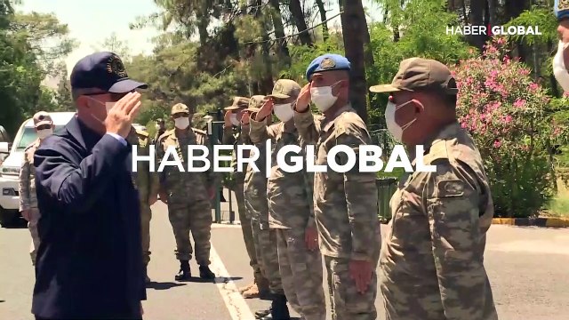 Bakan Akar ve komutanlardan sınır hattındaki birliklerde denetleme