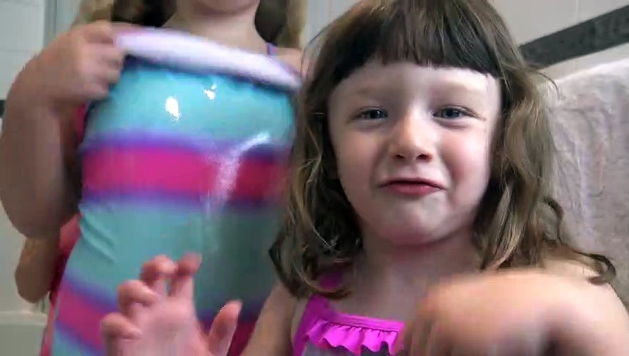 Sophia Isabella e Alice  Brincando com Gelli Baff LOL Brinquedos
