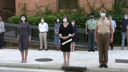 Minuto de silencio en homenaje a las víctimas en la Delegación de Gobierno en Sevilla