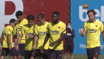 Barcelona train without injured Messi