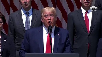 Trump presume de la creación de empleo y da por superadas todas sus crisis