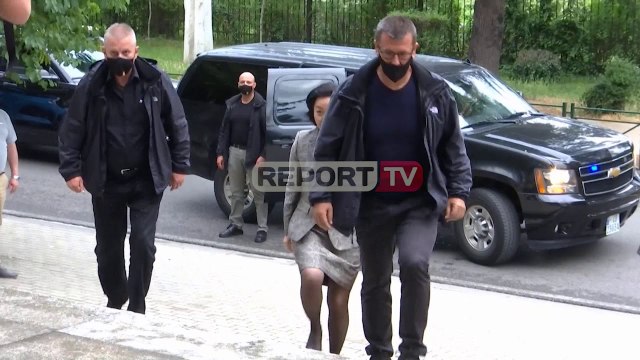 Report TV -Reforma Zgjedhore/ Mbërrin te Pallati i Kongreseve ambasadorja e SHBA-së, Yuri Kim