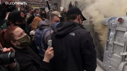 شاهد: مظاهرات في أوكرانيا للمطالبة بإقالة وزير الداخلية بسبب تجاوزات