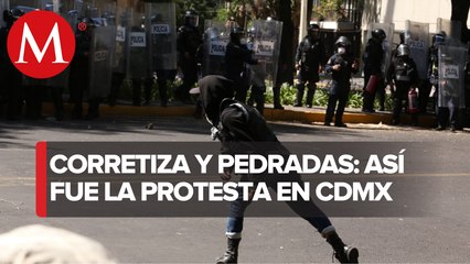 Policías repliegan a manifestantes que intentaban llegar a Casa Jalisco