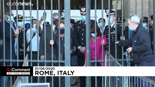 Уплывшие дома, казино и лозунги на руинах: NoComment за неделю