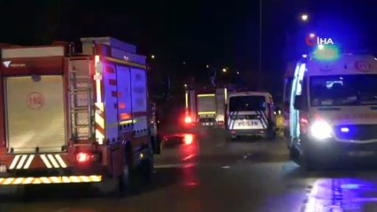 Kontrolden çıkan otomobil yol kenarına bırakılan dorseye çarptı: 2 ölü