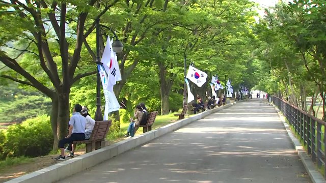 [날씨] 현충일, 서쪽 불볕더위...밤까지 곳곳 소나기 / YTN