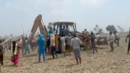 लखीमपुर खीरी: पुलिस और वन विभाग की टीम को दौड़ा-दौड़ाकर पीटा, 200 से ज्यादा लोगों पर केस
