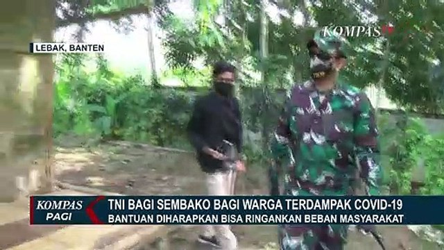 Bantu Warga Terdampak Corona, Personel TNI Bagikan Bantuan Sembako