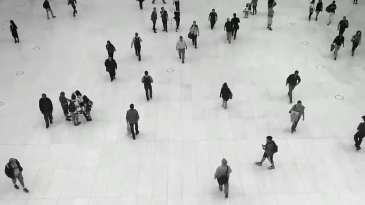 5 mysterious things ( 5 rahesyamay cheeze  )  5  रहस्यमय चीज़ें  pracheen call phone. Old hammer. Score ( pench). Adidas ke joote ( adidas sports shoes). Old electric plug