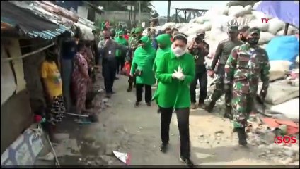 Ibu Kasad Bagikan Ratusan Sembako Bagi Pemulung Bantar Gerbang