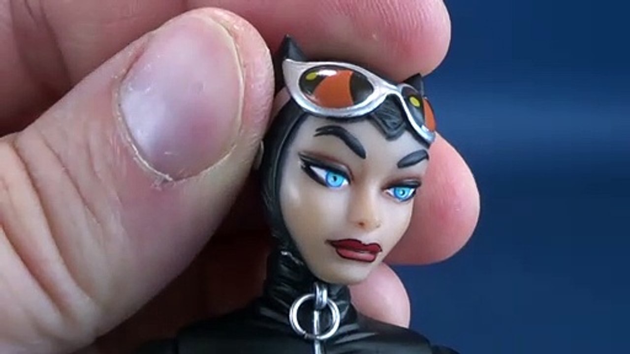 DC Collectibles DC Designer Series Darwyn Cooke Catwoman Figure Review