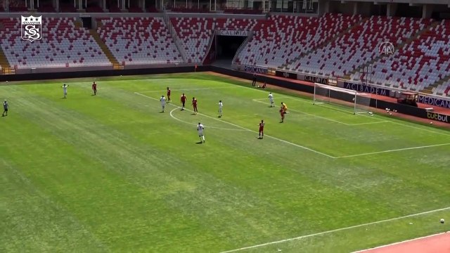 Mert Hakan Yandaş şov yaptı!